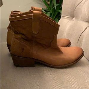 Frye Carson Bootie